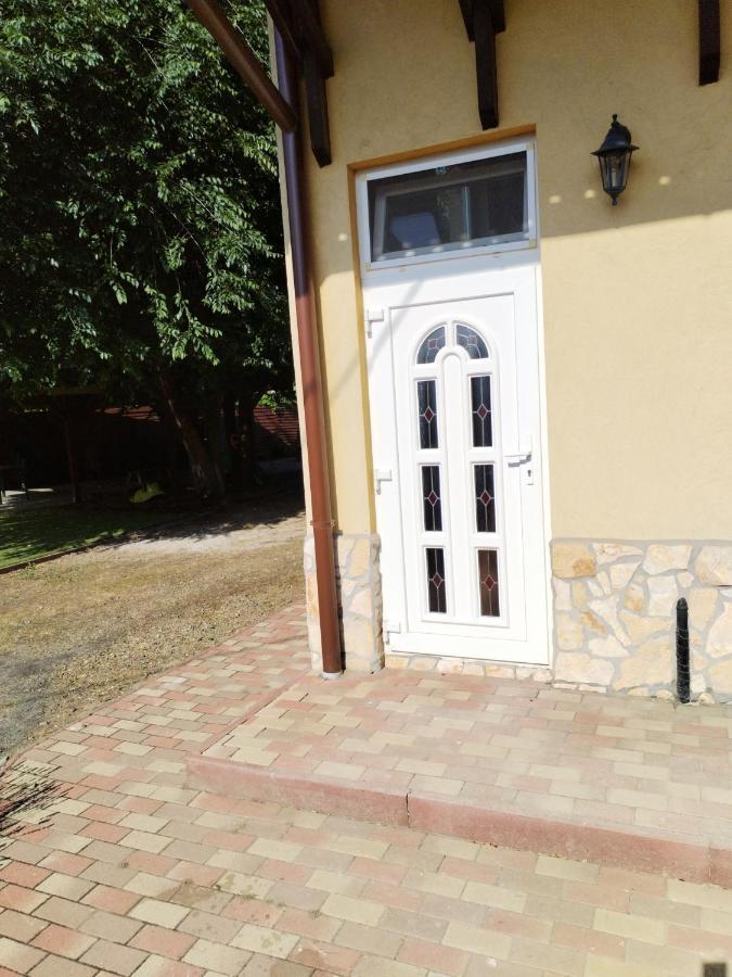 Levendula Apartmanhaz Хайдусобосло Экстерьер фото