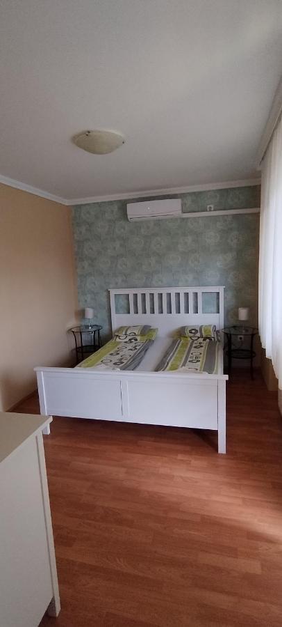 Levendula Apartmanhaz Хайдусобосло Экстерьер фото