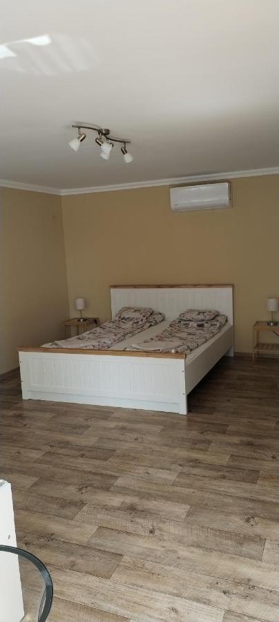 Levendula Apartmanhaz Хайдусобосло Экстерьер фото